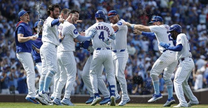 Cubs 3, Pirates 2: Ian Happ walks it off