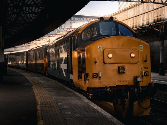 A more complete photo of the Class 37 (37403) with the Class 73 and the Caledonian Sleeper Coaches also visible