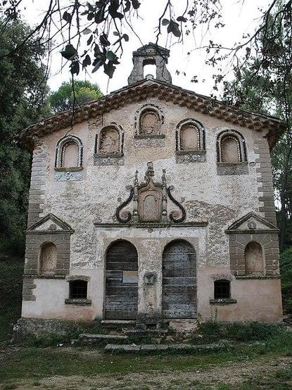 Chapelle Notre-Dame de Pitié à #LeVal (#Var) Chapelle rurale, isolée, de plan rectangulaire à pans coupés au chevet. On y accède par un chemin de procession bordé d'oratoires. Intérieur (arc triomphal) décoré d...
Suite 👉 https://monumentum.fr/monument-historique/pa83000009/le-val-chapelle-notre-dame-de-pitie
#Patrimoine #MonumentHistorique
Photo CC-BY-SA 4.0 : SombreSanglier