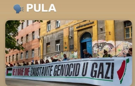 Screenshot from #Pula with people holding a banner saying in Croatian: not in our name - stop genocide in Gaza