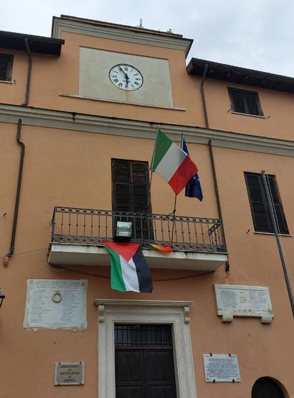 City hall, #Montopoli di Sabina, with an Italian and a Palestinian flag