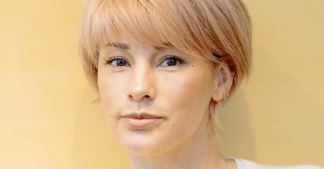 「出逢って10日で結婚」梅宮アンナ、夫と“ハグ”新婚2ショット公開 ウエディングドレス姿も「めちゃお似合い」「どんどん綺麗に」 乳がん闘病中 - ORICON