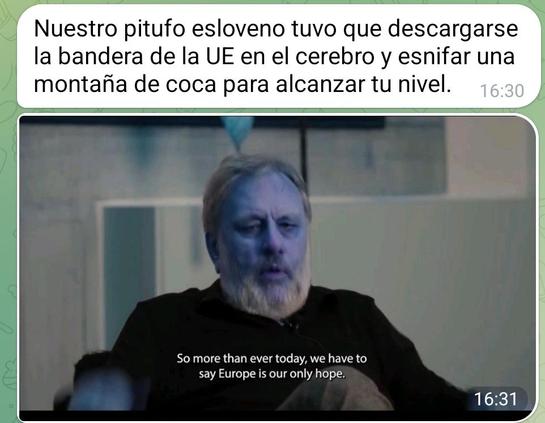 Captura de pantalla de un chat personal en el cual una de mis amigas me manda el video de Žižek europeista (con cara azul... ni idea, será la farlopa) que dice que Europa es la única esperanza.