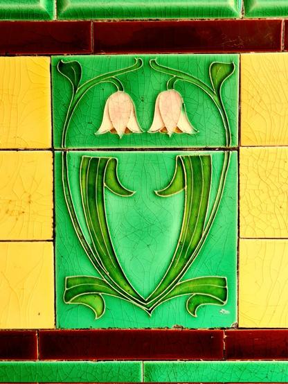 A beautiful floral-inspired Art Nouveau tile design.