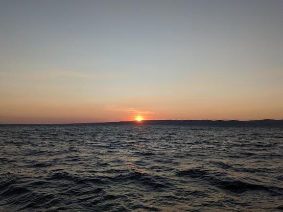 Le soleil se couche sur la Méditerranée.