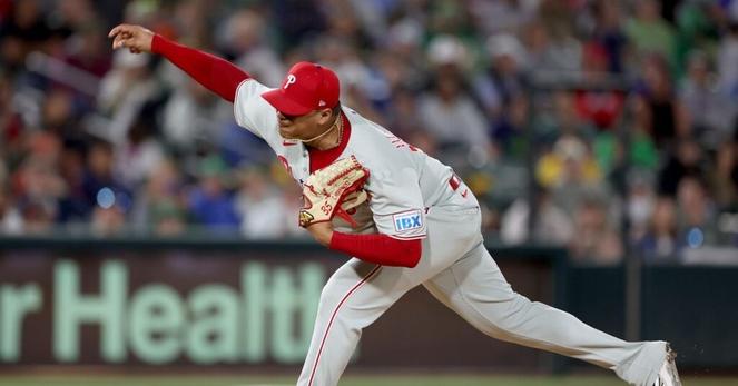 Tigers claim RHP Carlos Hernandez off waivers from the Phillies