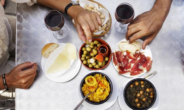 Varias tapas sobre la mesa. (Getty Images)