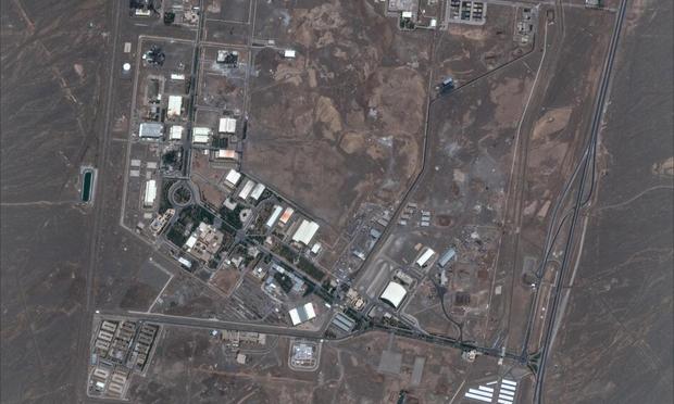 Una imagen satelital muestra la planta nuclear de Natanz tras un ataque aéreo de Israel, el 14 de junio de 2025. (Maxar / Reuters)