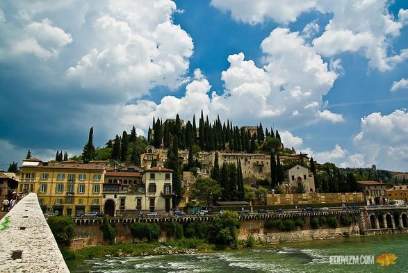 "Finally there is nothing here for death to take away."
~ Charles Bukowski

#Verona #Italia
.
.
.
#SONY #A100
#architecture #photography #Italy #Europe #gooutside #travel #oldworld #old #lightroom #exploration #goexplore #wanderer #quote #death