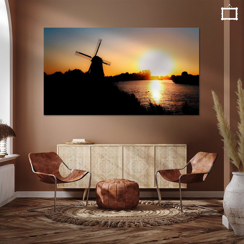 Goeiemorgen allemaal!

Op en top zomer! We hebben vandaag alleen maar zon, zon, zon, nog meer zon, en vanavond ook weer zon. Het enige opvallende is dat er vanmiddag heel misschien en heel lokaal wat bewolking komt overtrekken. Verder gebeurt er niks. Het wordt 21 graden aan de noordwestkust tot 29-30 graden in het zuidoosten. Er geldt weer zonkracht 7, dus bescherm jezelf.  Morgen hebben we net zo'n dag als vandaag, donderdag even wat koeler, maar daarna zet de zomer er een tandje bij en gaan we tot boven de 30 graden in het weekend. #weer #zomer #lente

En daarna? Er lijkt nu een hittegolf aan te komen die donderdag de 26e voorbij is. Dan is het even wat koeler (22 graden), maar daarna zie ik de oper van de pluim naar het einde van de maand weer steil omhoog gaan tot flink boven de 30 graden (33-34 graden zelfs). Dat is wel nog heel ver weg in koffiedikland, maar past wel in het inmiddels ingezette patroon van warmte-wat koeler-hitte-weer even wat koeler. Dus dit zie ik wel gebeuren. Dit is de ondergaande zon in de Beemster die de omgeving laat baden in het warme zomerlicht. #fotografie #werkaandemuur

Fijne dag vandaag!