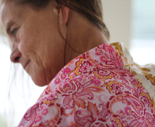 Detail of the pink fabric on the shoulder