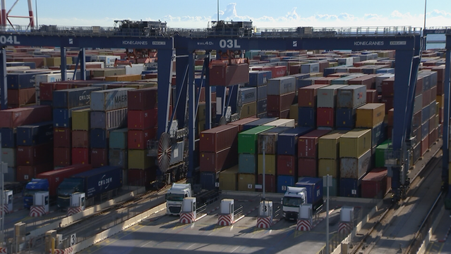 Contenidors al port de Barcelona aquest dilluns (3Cat)