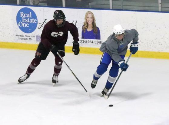 Future Metro East foes Carlson, Divine Child kick off summer league seasons – The News Herald