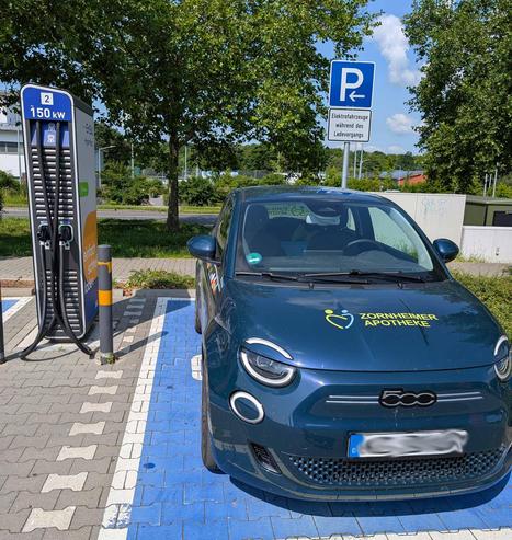 TablettenTaxi an der Ladesäule in Nieder-Olm