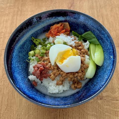 A close-up of my bowl with the meal as described in the post.