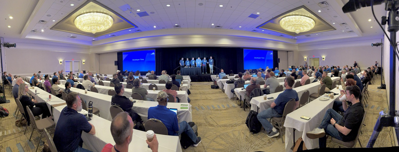 SharkFest’25 US picture with attendees and the core developers + Gerald Combs on stage.