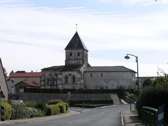 Eglise à #DampierresurMoivre (#Marne) Construction XIIe siècle, XIIIe siècle. Eglise (cad. AB 84) : classement par arrêté du 23 novembre 1982.
Suite 👉 https://monumentum.fr/monument-historique/pa00078690/dampierre-sur-moivre-eglise
#Patrimoine #MonumentHistorique
Photo CC-BY-SA 4.0 : Auteur inconnu