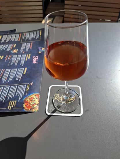 Glas of wine, Rose