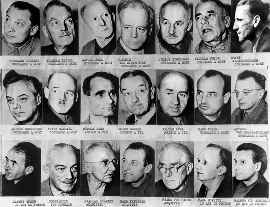 Photos of Nazis tried at Nuremberg, and the sentences they received, in French.