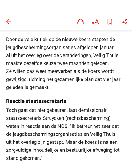 Door de vele kritiek op de nieuwe koers stapten de jeugdbeschermingsorganisaties afgelopen januari al uit het overleg over de veranderingen, Veilig Thuis maakte dezelfde keuze twee maanden geleden. Ze willen pas weer meewerken als de koers wordt gewijzigd, richting het gezamenlijke plan dat vier jaar geleden is gemaakt.

Reactie staatssecretaris

Toch gaat dat niet gebeuren, laat demissionair staatssecretaris Struycken (rechtsbescherming) weten in reactie aan de NOS. "Ik betreur het zeer dat de jeugdbeschermingsorganisaties en Veilig Thuis uit het overleg zijn gestapt. Maar de koers is na een zorgvuldige inhoudelijke en bestuurlijke afweging tot stand gekomen."