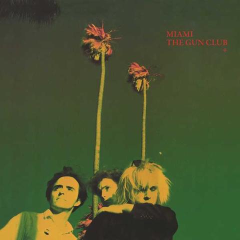 L'album Miami du Gun Club où le groupe est photographié par en-dessous sous une teinte verdâtre détonnant avec l'image de la ville. jaunis par la photo, ils détournent leur regard, sous deux palmiers gigantesques, sous un ciel sans nuages