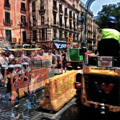 Barcelona digital edited street photography, made with the GNU Image Manipulation Program + G'MIC-Qt filters.