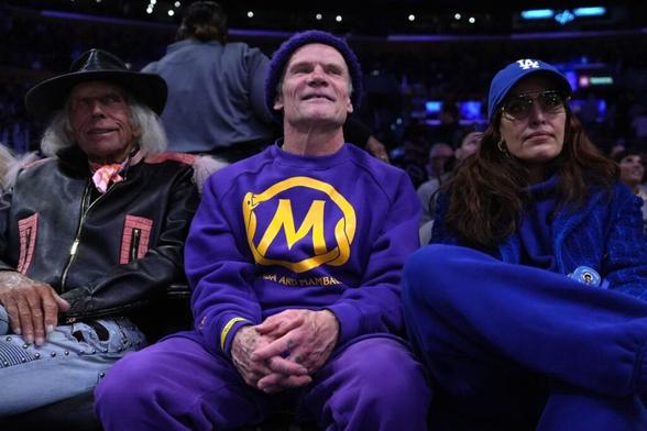 Red Hot Chili Peppers' Flea discusses his love for Lakers, Kobe, Magic Johnson