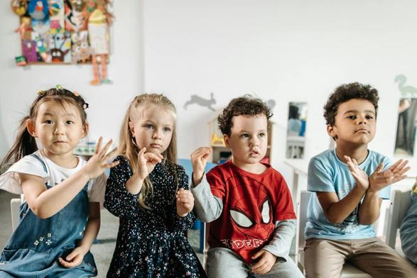 preschoolers learning in school