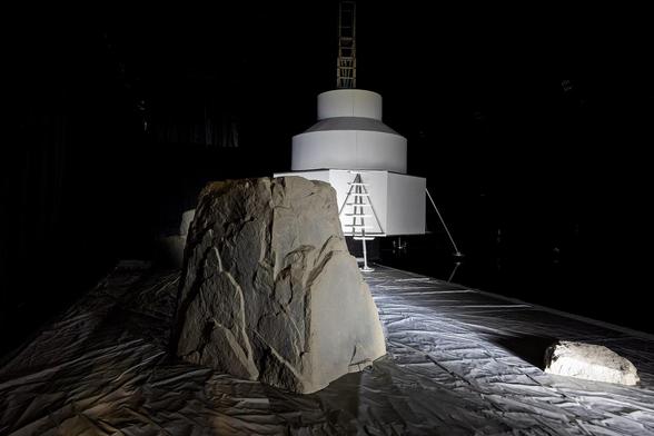 NASA_Engineers_Simulate_Lunar_Lighting_for_Artemis_III_Moon_Landing_(CEB_1381).jpg