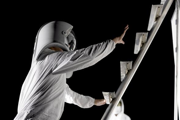 NASA_Engineers_Simulate_Lunar_Lighting_for_Artemis_III_Moon_Landing_(CEB_1442).jpg