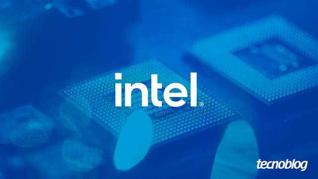 <figure class="wp-block-image size-large wp-lightbox-container"><img alt="Arte com o logotipo da Intel ao centro, em fonte de cor branca, e o fundo em cor azul." class="wp-image-624831" height="596" src="https://files.tecnoblog.net/wp-content/uploads/2022/05/intel_capa-1_tb-1060x596.png" width="1060" /><button class="lightbox-trigger" type="button">
			<svg fill="none" height="12" viewBox="0 0 12 12" width="12" xmlns="http://www.w3.org/2000/svg">
				<path d="M2 0a2 2 0 0 0-2 2v2h1.5V2a.5.5 0 0 1 .5-.5h2V0H2Zm2 10.5H2a.5.5 0 0 1-.5-.5V8H0v2a2 2 0 0 0 2 2h2v-1.5ZM8 12v-1.5h2a.5.5 0 0 0 .5-.5V8H12v2a2 2 0 0 1-2 2H8Zm2-12a2 2 0 0 1 2 2v2h-1.5V2a.5.5 0 0 0-.5-.5H8V0h2Z" fill="#fff">
			</svg>
		</button><figcaption class="wp-element-caption">Intel anuncia nova rodada de demissões em e-mail enviado a funcionários (ilustração: Vitor Pádua/Tecnoblog)</figcaption></figure>


<details class="tb-resumo tb-callout padrao">
    Resumo
    <div class="tb-resumo-topicos tb-callout-texto"><ul>
<li>Intel anunciou uma nova rodada de demissões que pode cortar até 20% da equipe da Intel Foundry, divisão de semicondutores.</li>
<li>É a segunda em menos de um ano: em 2024, a empresa eliminou cerca de 15 mil postos de trabalho.</li>
<li>As demissões fazem parte da reestruturação liderada pelo CEO Lip-Bu Tan.</li>
</ul>
</div>
</details>


<p>A reestruturação na Intel continua e, com ela, chega mais uma rodada de demissões. Dessa vez, o layoff pode atingir entre 15% e 20% dos funcionários da Intel 