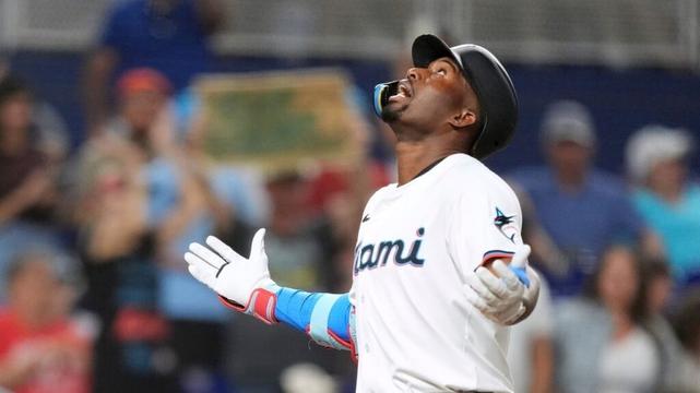 Wagaman, Sánchez HRs power the Marlins to an 8-3 victory that ends Phillies' 5-game win streak