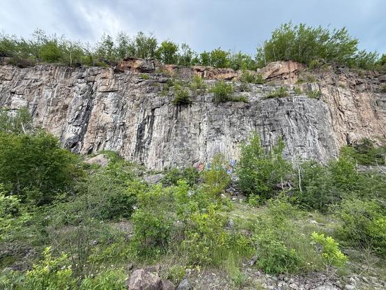 Pictures of a rock wall in Duluth, MN
