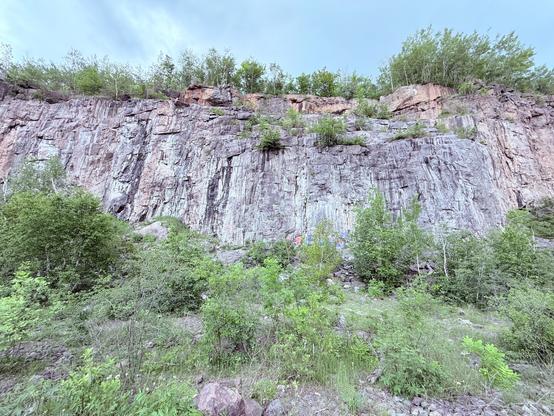 Pictures of a rock wall in Duluth, MN