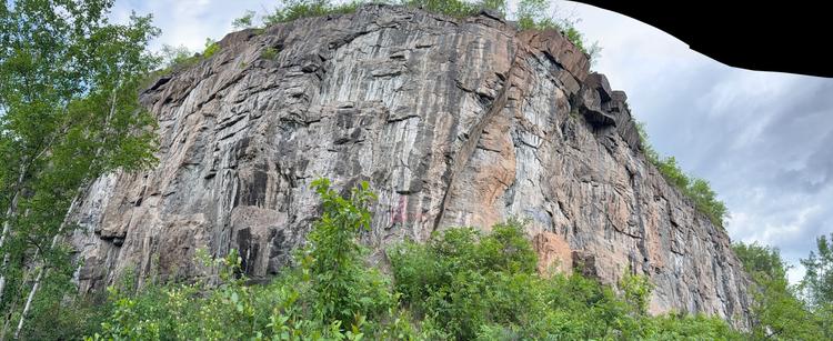 Pictures of a rock wall in Duluth, MN