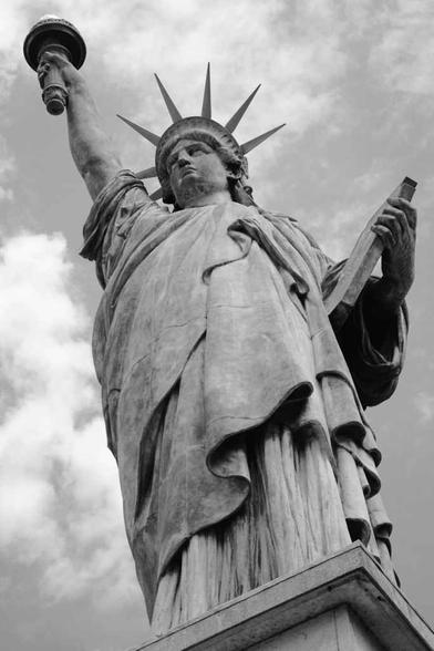 iconic statue of liberty black and white photo