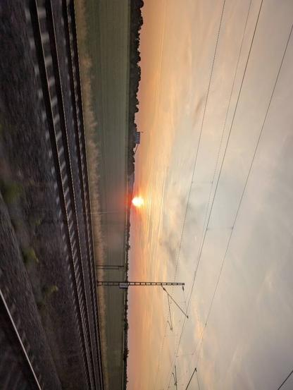 Sonnenaufgang aus dem Zug.
