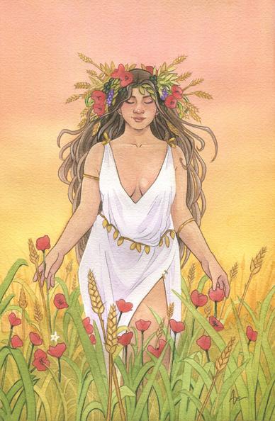 Une femme plantureuse dans une belle robe blanche se tient debout dans un champ de blé. Elle est couronnée de blé et de coquelicots. Derrière elle, le ciel flamboie de rose et d'or.