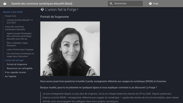 Copie d'écran de la Gazette avec le plan à gauche une photographie en noir et blanc d'Aurélie Cuerda accompagné d'un texte écrit blanc sur un fond foncé.