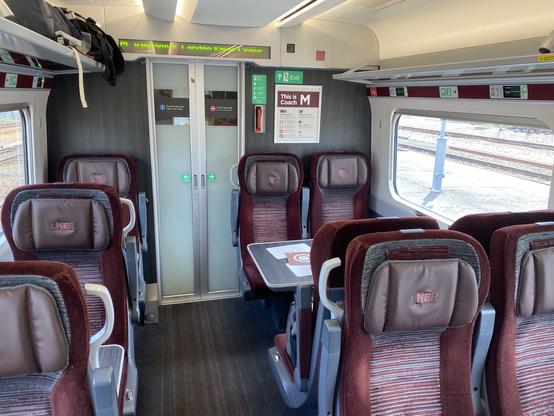 The only green / unreserved seats were the four on the right and the last one on the left in the coach for disabled people, directly at the kitchen’s door 😋