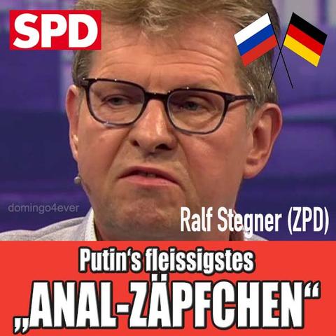 Oben Bild von Ralf Stegner, links oben Logo SPD, rechts oben ein russisches und deutsches Fähnchen. Im Bild in weiß :Ralf Stegner (ZPD)
unten roter Balken, weiße Schrift mit schwarzer Kontur/Schatten: Putin’s fleissigstes „Anal-Zäpfchen“!