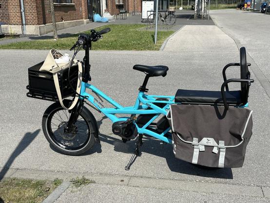 das poolblaue Tern Longtail-eBike