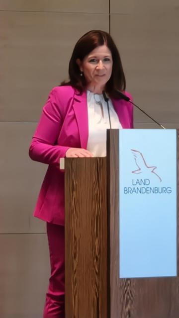 Berlins Jugendsenatorin Katharina Günther-Wünsch gratulierte der Zentralen Adoptionsstelle Berlin-Brandenburg zum Jubiläum.