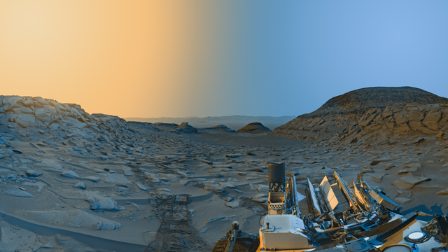 Curiosity_Postcard_(SVS31355_-_no_labels).png