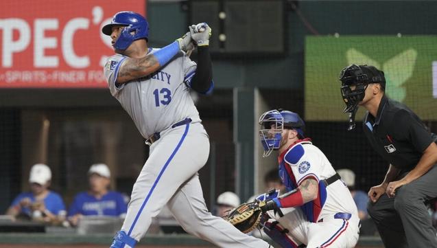 Salvador Perez Powers Royals to Wild Card Victory Over Rangers