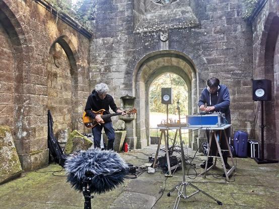 Concert de Tournerie dans la chapelle lors du vernissage de PARK à kerminy Rosporden
