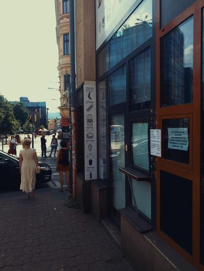 Nova prodejna s nabidkou parku v rohliku, zmrzliny, hranolek na Saldaku.