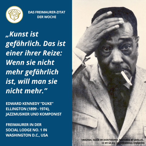 Bild mit dem Titel „Das Freimaurer-Zitat der Woche“. Links auf blauem Hintergrund steht das Zitat von Edward Kennedy „Duke“ Ellington: „Kunst ist gefährlich. Das ist einer ihrer Reize: Wenn sie nicht mehr gefährlich ist, will man sie nicht mehr.“ Darunter sein Name, Lebensdaten (1899–1974), Beruf (Jazzmusiker und Komponist) und Hinweis auf seine Mitgliedschaft in der Social Lodge No. 1 in Washington D.C., USA. Rechts ist ein Schwarz-Weiß-Foto von Duke Ellington zu sehen, wie er sich mit der linken Hand an die Stirn fasst und eine Zigarette im Mund hält.
