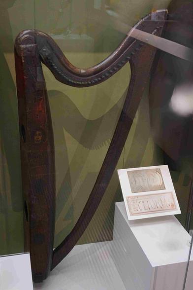 Harp, about 1785, Ulster Museum, photocredit 1. Neu-Kelte