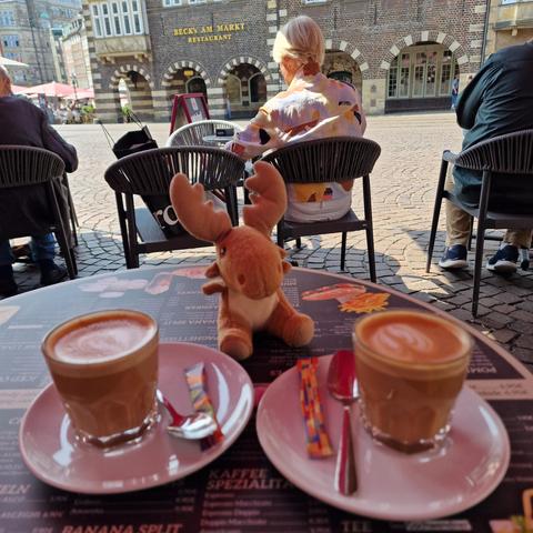 Dos cortados por favor, elevensies pick me up at Minkens